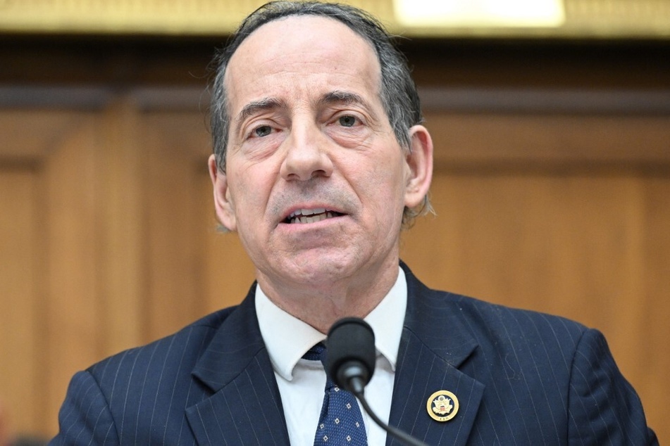 Maryland Congressman Jamie Raskin, ranking member of the House Oversight Committee, has requested oil company executives to provide key information for the investigation into Donald Trump.