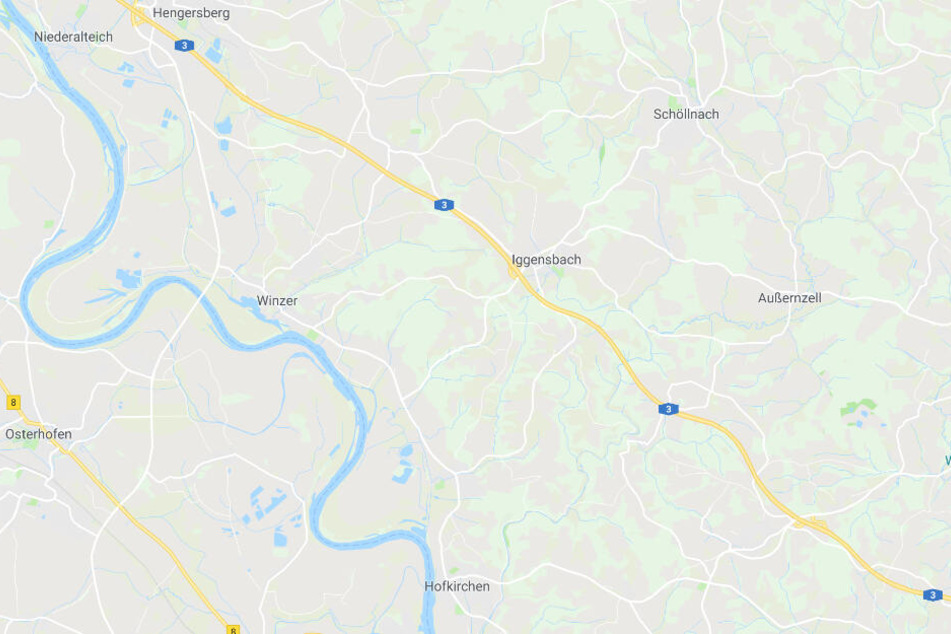 Auf der Autobahn 3 bei Iggensbach in Bayern ist es zu einem schweren Unfall gekommen.