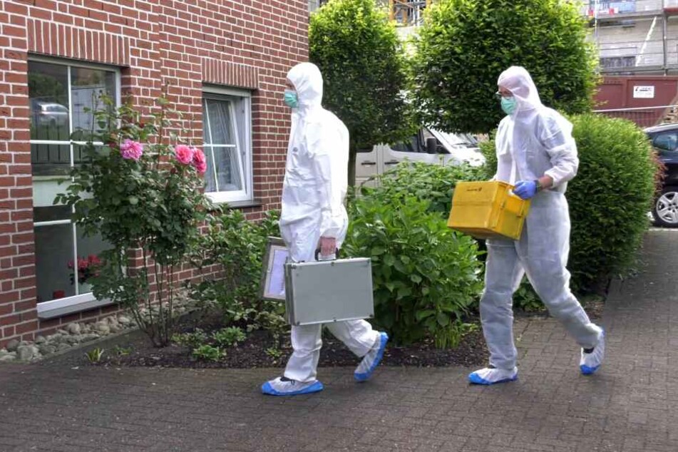 Mitarbeiter der Spurensicherung waren im Einsatz.