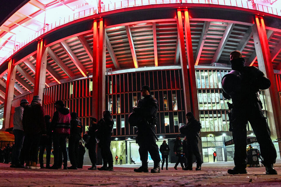 Nach Vorfällen, die mit dem Konzert in Verbindung standen, hatte die Polizei ihre Sicherheitsvorkehrungen am Waldstadion verstärkt. (Archivbild)