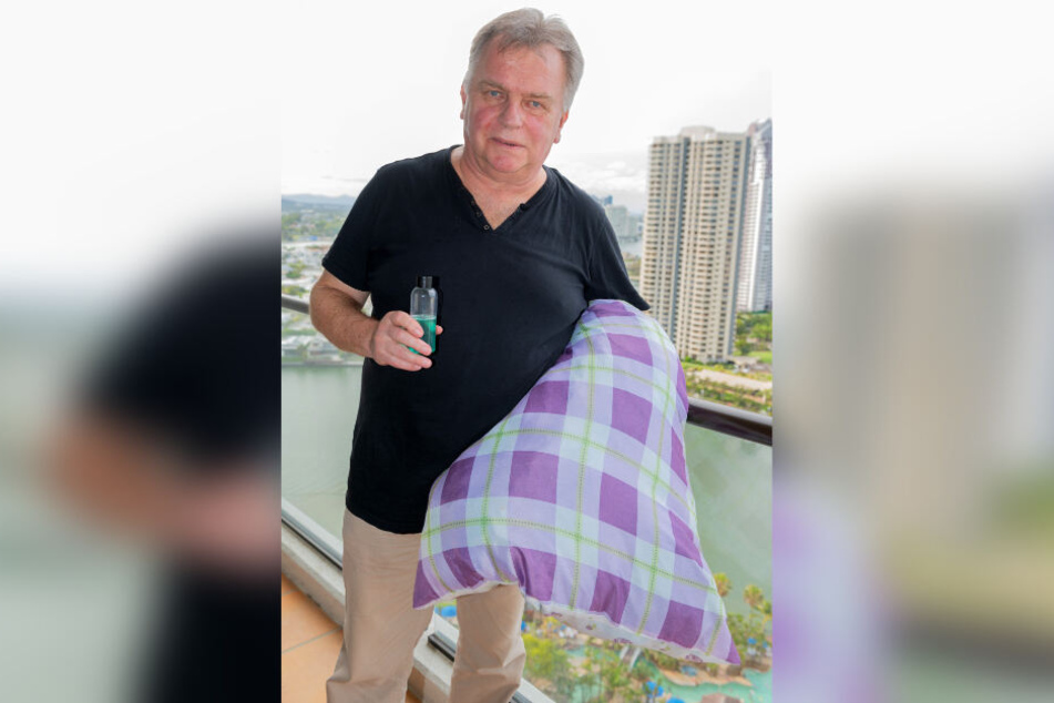 Als Luxusgegenstände nimmt der CDU-Mann Mundwasser und ein Kopfkissen mit in den Dschungel.