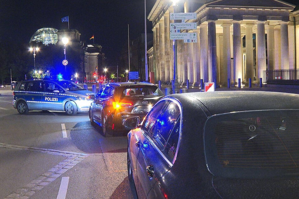 Berlin: Uber-Fahrer schleift Wachmann vor US-Botschaft mit