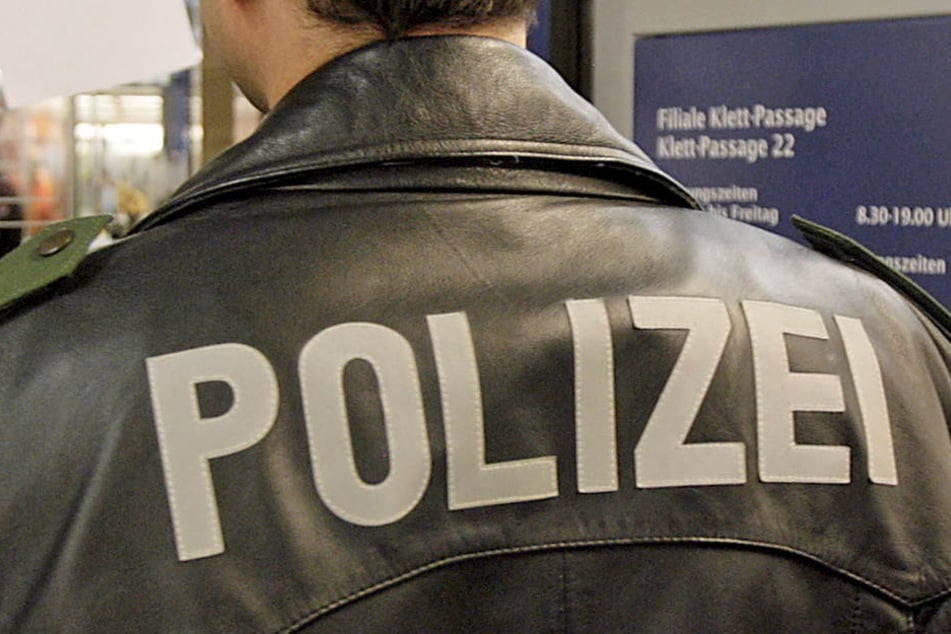 Der 30-jährige Täter konnte durch den Anruf zweier Opfer von der Polizei aufgegriffen werden. (Symbolbild)