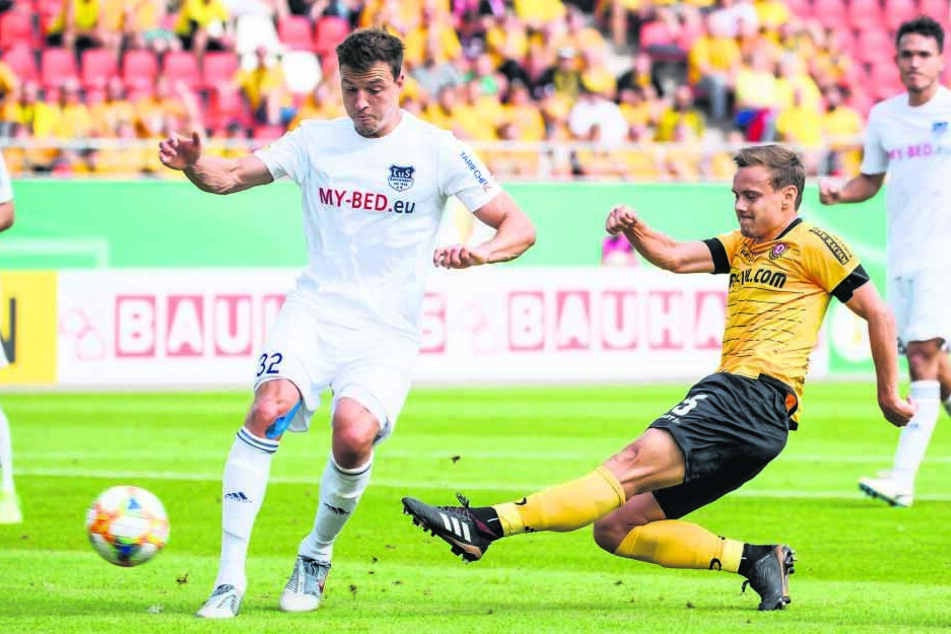 Chris Löwe erzielt hier das 1:0 für Dynamo.
