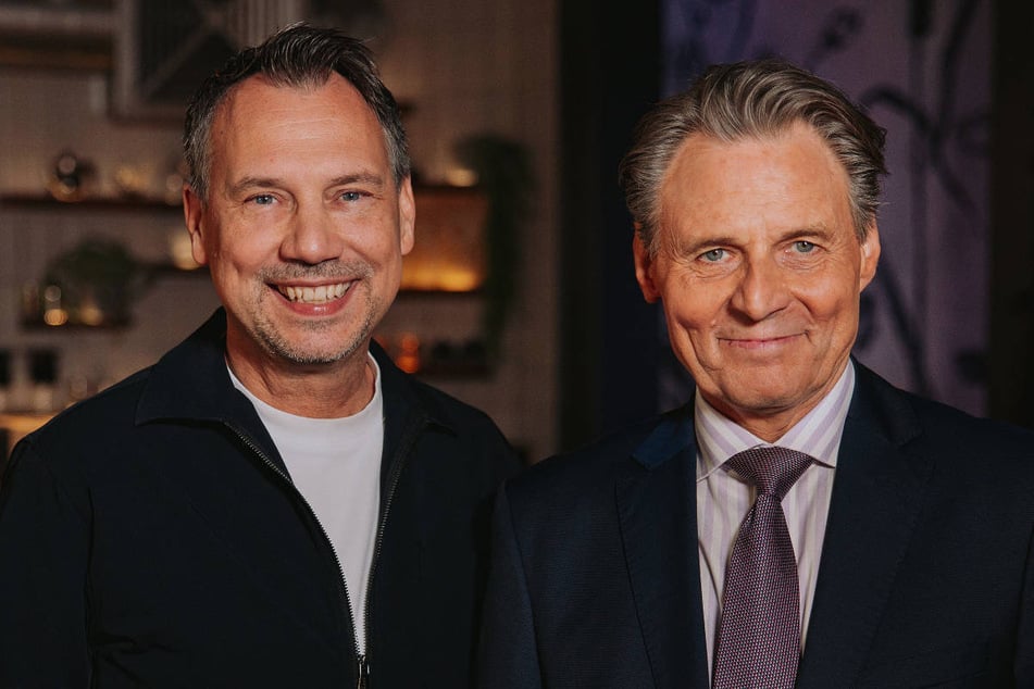 Ein würdiger Gegenspieler? Sebastian Fitzek (54, l.) wird bei seinem Gastauftritt unter anderem an der Seite von Wolfgang Bahro (65) zu sehen sein.