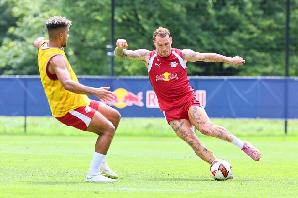 David Raum (r.) spielt in der kommenden Saison definitiv noch für RB Leipzig.