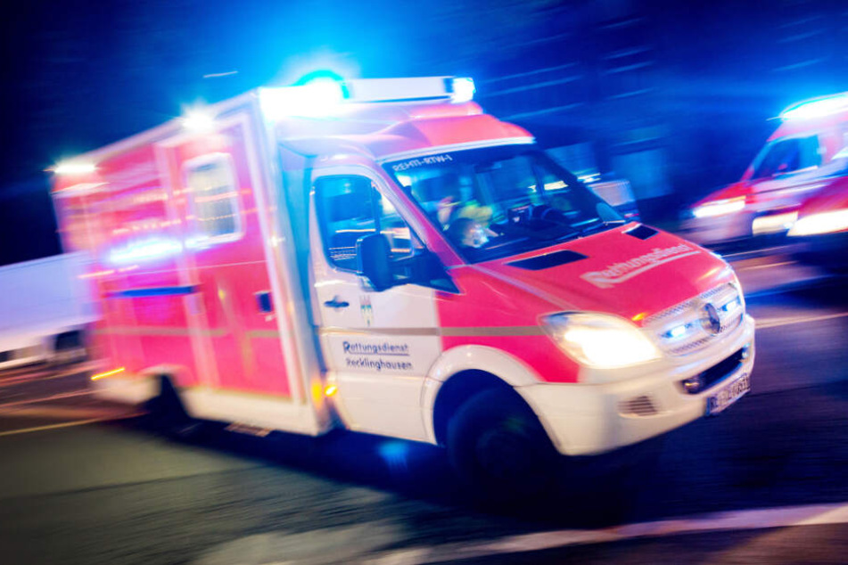 Die gestürzte Frau wurde in ein Krankenhaus gebracht. (Symbolbild)