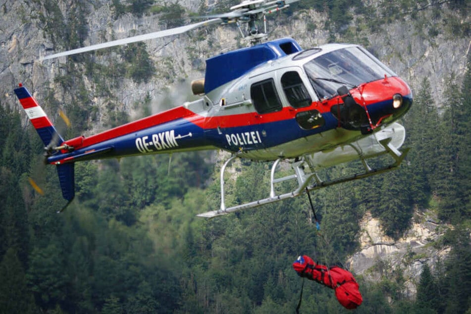 Eine Frau musste mit einem Hubschrauber abtransportiert werden. (Symbolbild)