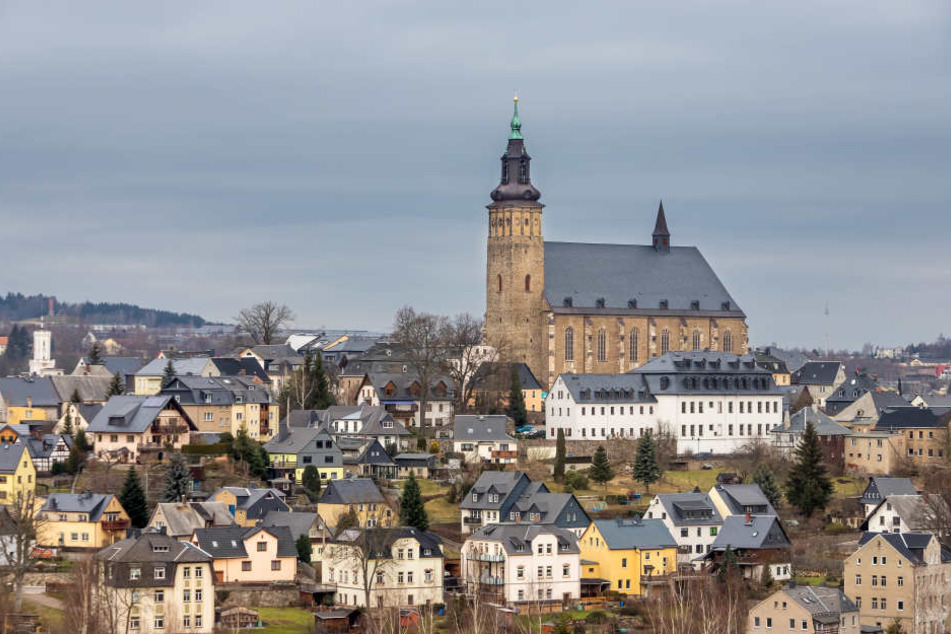 Die St. Wolfgang Kirche in Schneeberg. Auch hier soll es demnächst überall kostenloses WLAN geben. (Archivbild)