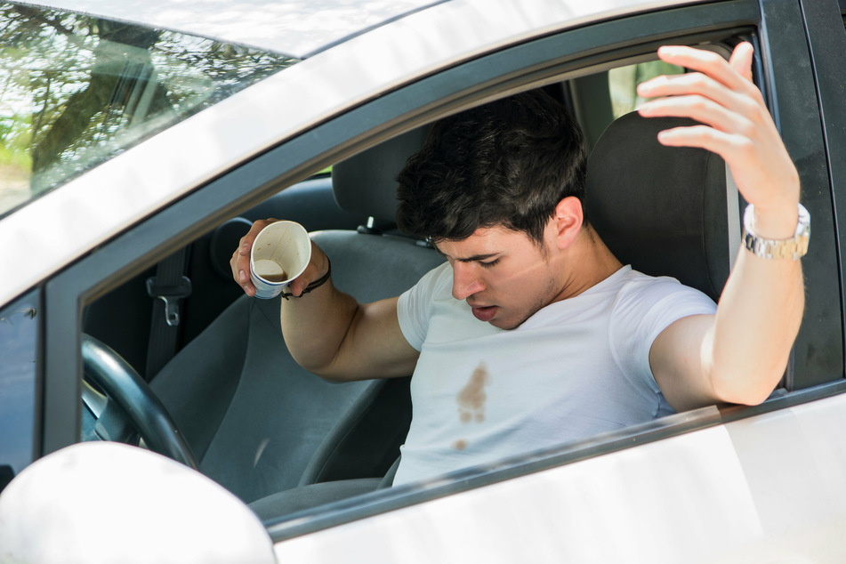Gerade unterwegs oder im Auto passiert es leicht, dass man den "Coffee-to-go" verschüttet und ein Fleck entsteht.
