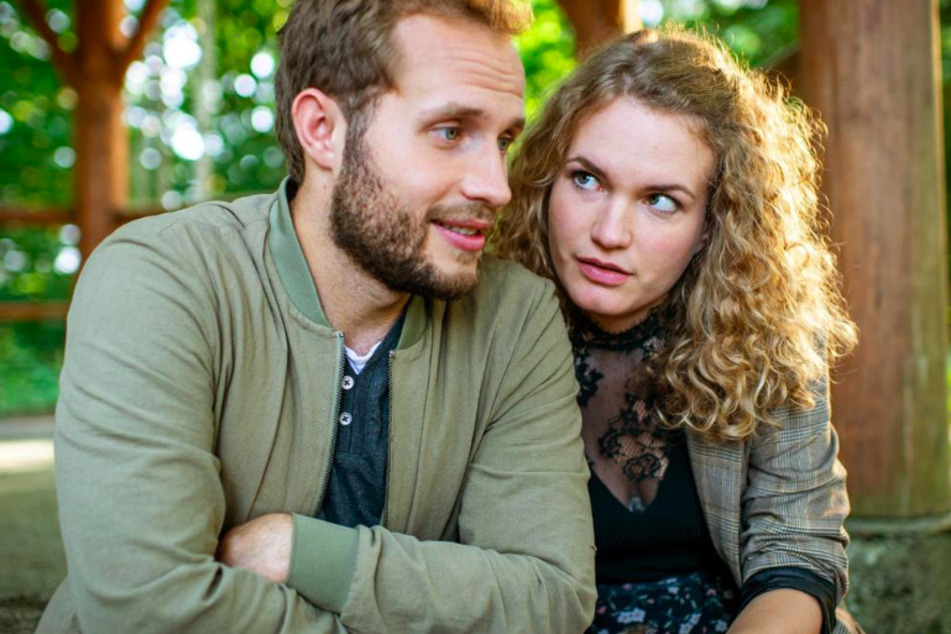 Maja (Christina Arends, 30) und Florian (Arne Löber, 28) wollen in die USA auswandern.