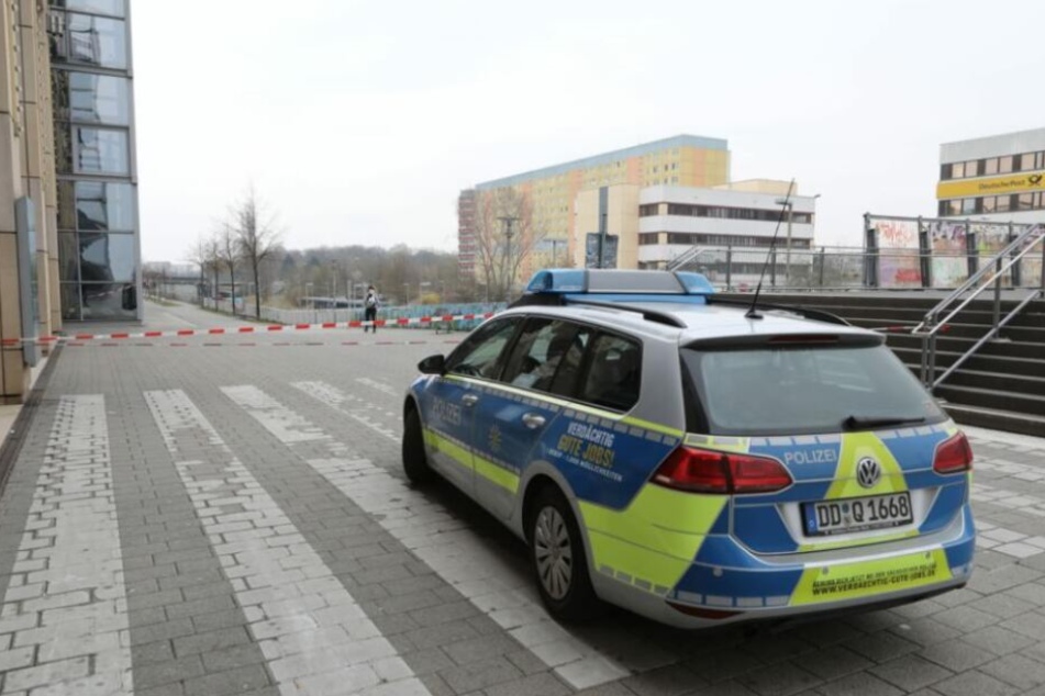 Vor dem Allee-Center in Grünau war es am Sonntag zu einer Messerstecherei gekommen.