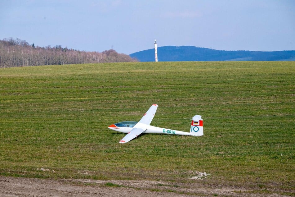 Für einen Segelflieger endete die Tour am Sonntagnachmittag auf einer Wiese im Landkreis Görlitz.