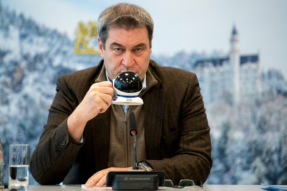 Aus Teilnehmerkreisen der Videoschalte des CSU-Vorstands will Bayerns Ministerpräsident Markus Söder offenbar die Sperrstunde in der Gastronomie aufheben.