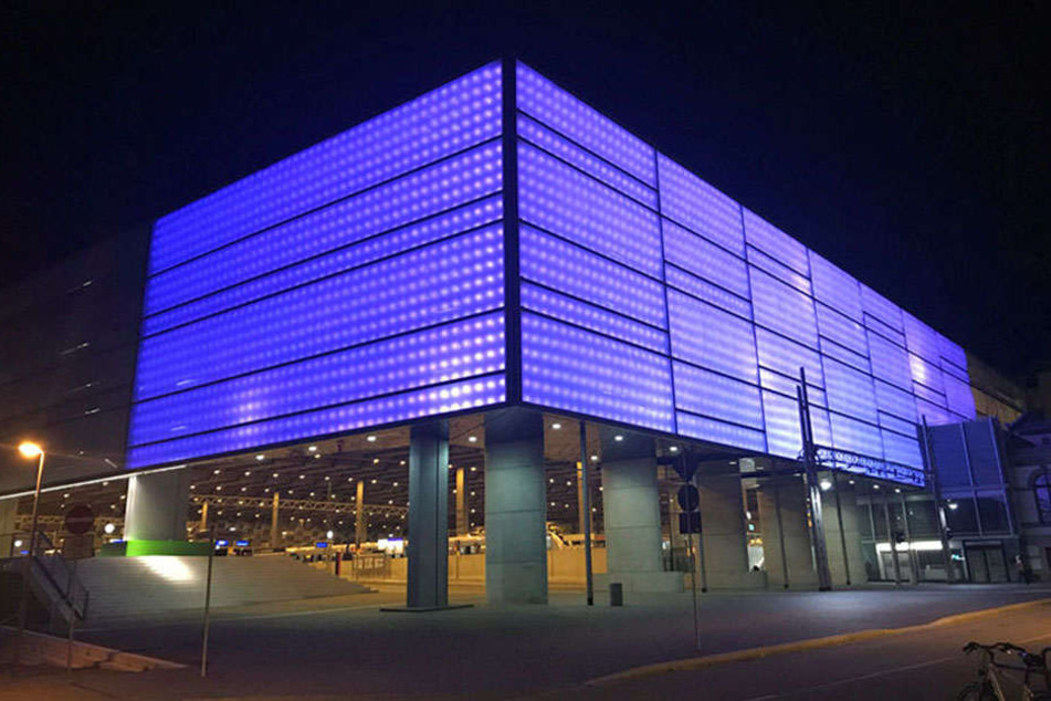 Jetzt ist‘s nicht mehr nur Grau in Grau: In den vergangenen Tagen gab‘s zeitweise auch mal Blau zu sehen am Hauptbahnhof.
