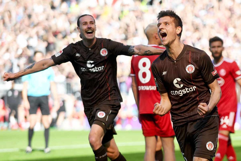 Nach dem 2:0 durch Adam Dzwigala (26, rechts) war die Freude beim FC St. Pauli groß.