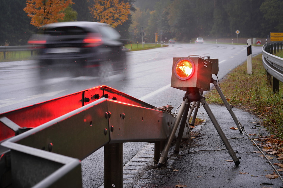 Der Blitzer in Oelsnitz erregte den Zorn eines älteren Herrn (77).