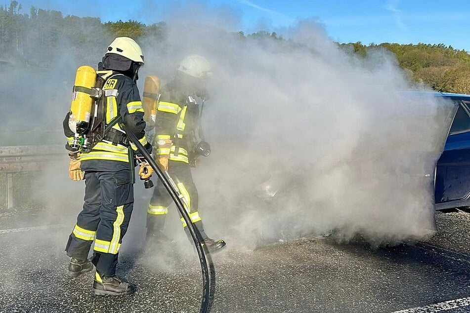 Die Feuerwehr rückte an und löschte die Flammen.