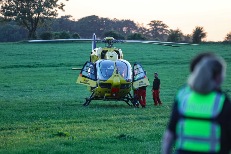 Auch ein Rettungshubschrauber landete am Dienstag nahe der Unfallstelle.