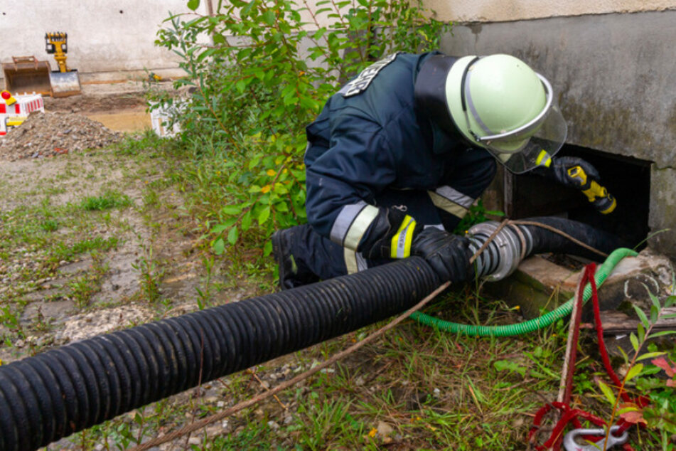 Die Feuerwehr musste am Montag zahlreiche Keller auspumpen.