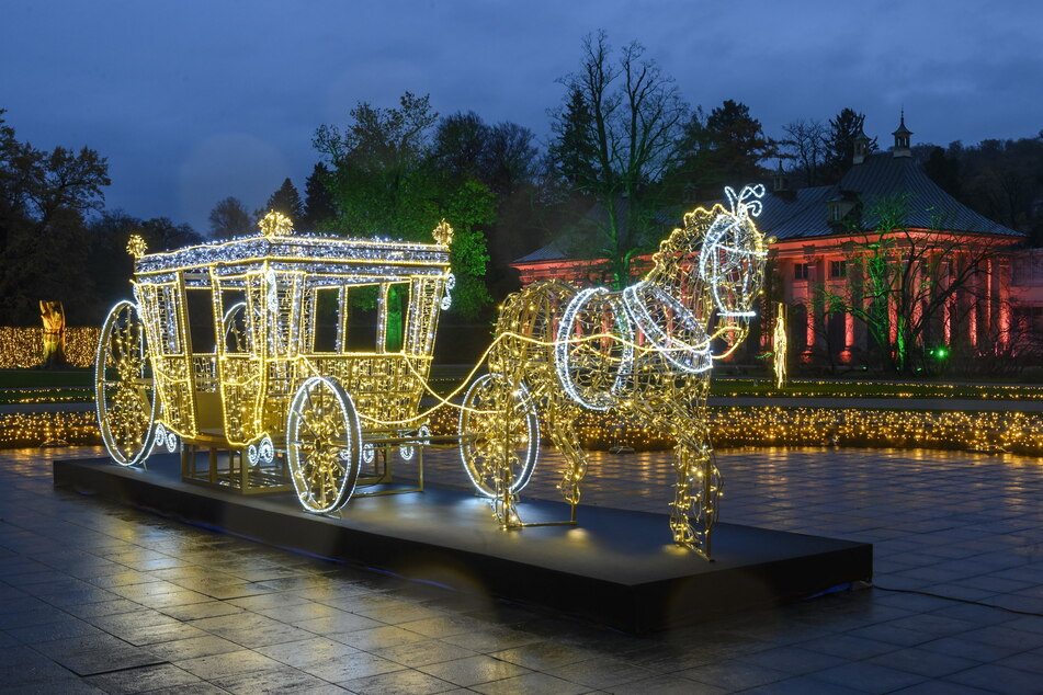 Die Pferdekutsche gehört zu den Highlights im "Christmas Garden".