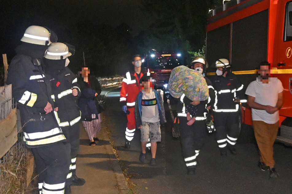 Matratze fängt Feuer: Fünf Verletzte, darunter zwei Kinder!