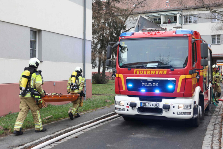 Dresden: Balkonbrand in Dresden-Seidnitz: Mieterin mit Rauchgasvergiftung im Krankenhaus