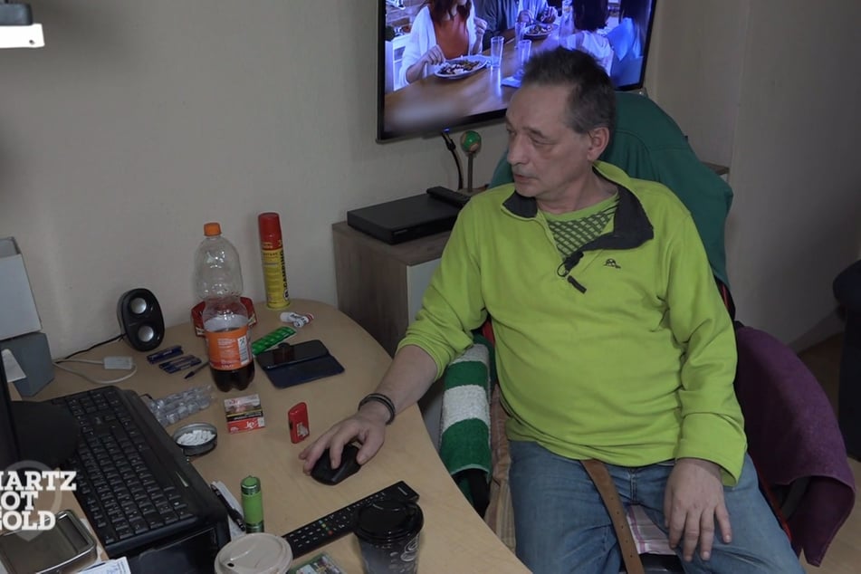 Manni (53) aus Bremerhaven ist arbeitslos und geschieden.