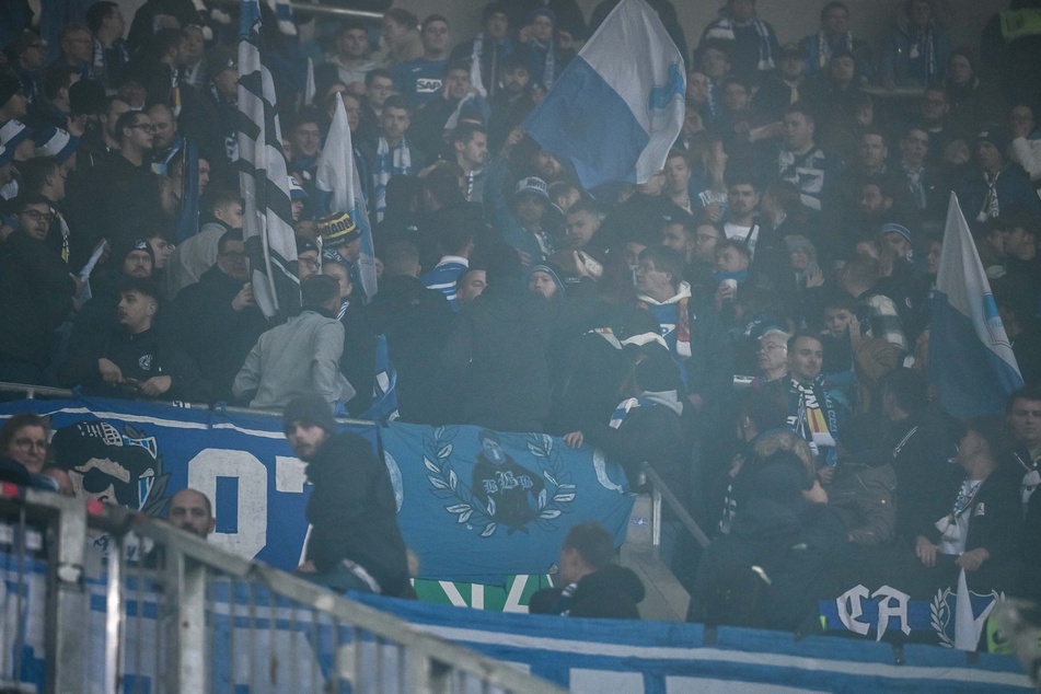 Aus dem TSG-Fanblock kam am Samstag im Auswärtsspiel in Augsburg ein lauter Böller geflogen.