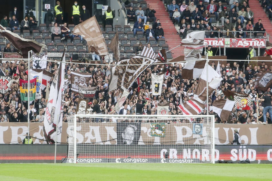 Der FC St. Pauli ist bekannt für seine klare Kante gegen Rechts.