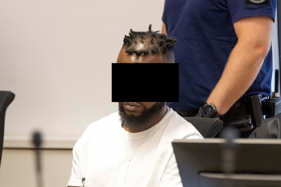 Sylvester E. (27) zockte laut Anklage 115.000 Euro ab.