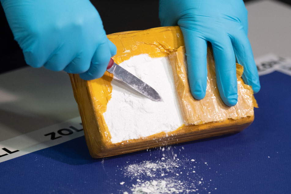 Sie wollte die Operation ihres Bruders bezahlen: Junge Frau schmuggelt 2,5 Kilogramm Kokain