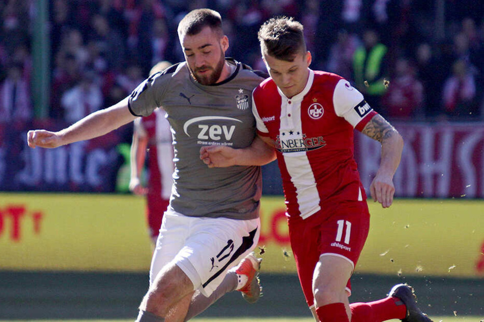 Morris Schröter (l.) im Zweikampf mit Lauterns Florian Pick.