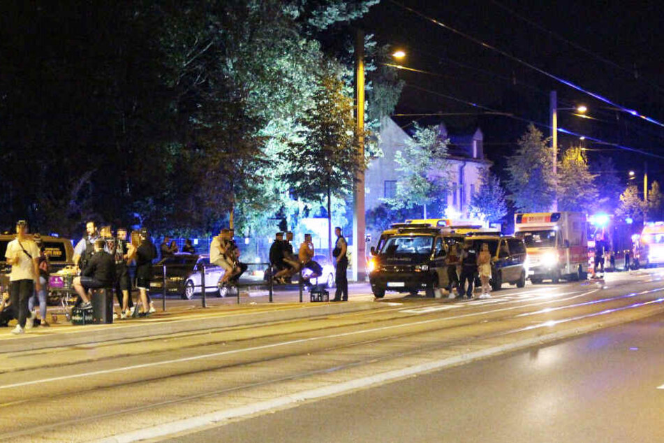 Auf der Prager Straße sind am Samstagabend mehrere Vermummte auf eine feiernde Gruppe losgegangen.