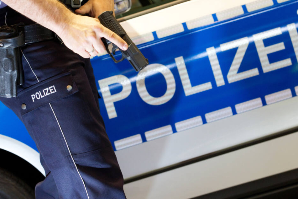 Polizeibeamte durchsuchten am Dienstag eine Wohnung in Darmstadt-Arheiligen (Symbolbild).