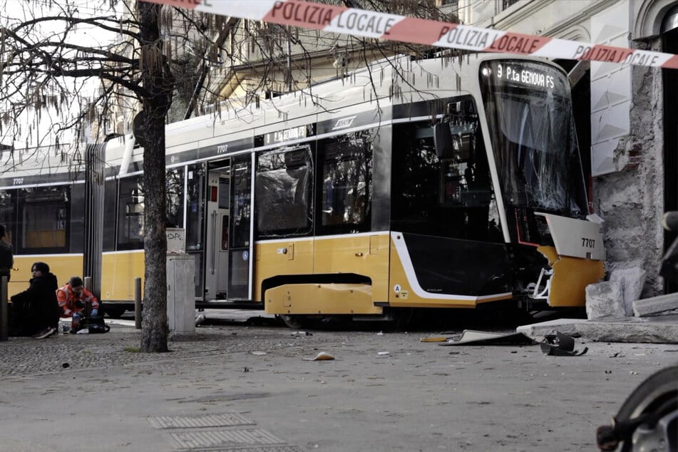 Fahrer von Mailänder Unglücks-Tram soll am Handy gewesen sein