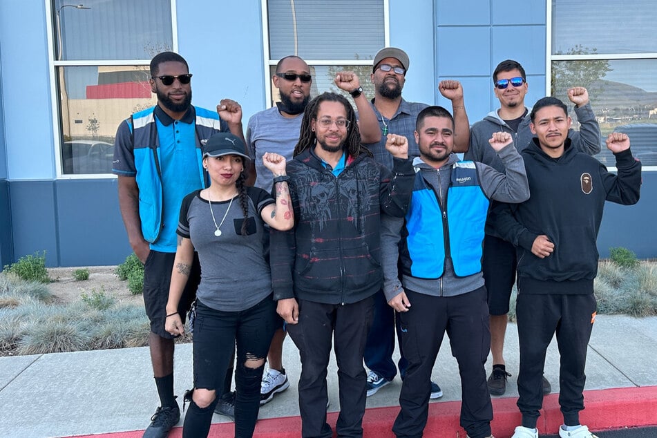 Amazon delivery drivers in California join Teamsters in historic first!