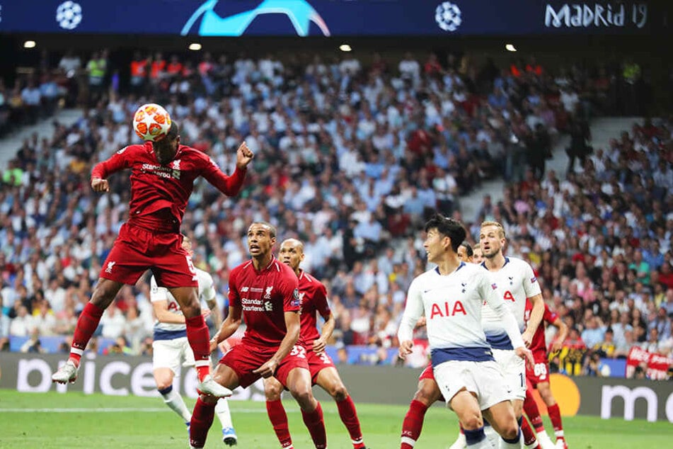 Liverpools Georginio Wijnaldum (l.) hatte in der ersten Halbzeit wie seine Teamkollegen keine Probleme, die Spurs-Angriffe schon im Keim zu ersticken. Tottenham hatte in der ersten Hälfte nicht eine echte Torchance!