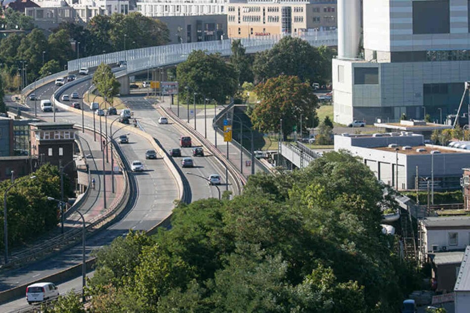 Nadelöhr Nossener Brücke: Hier kann nur in Abstimmung mit der Bahn saniert werden.
