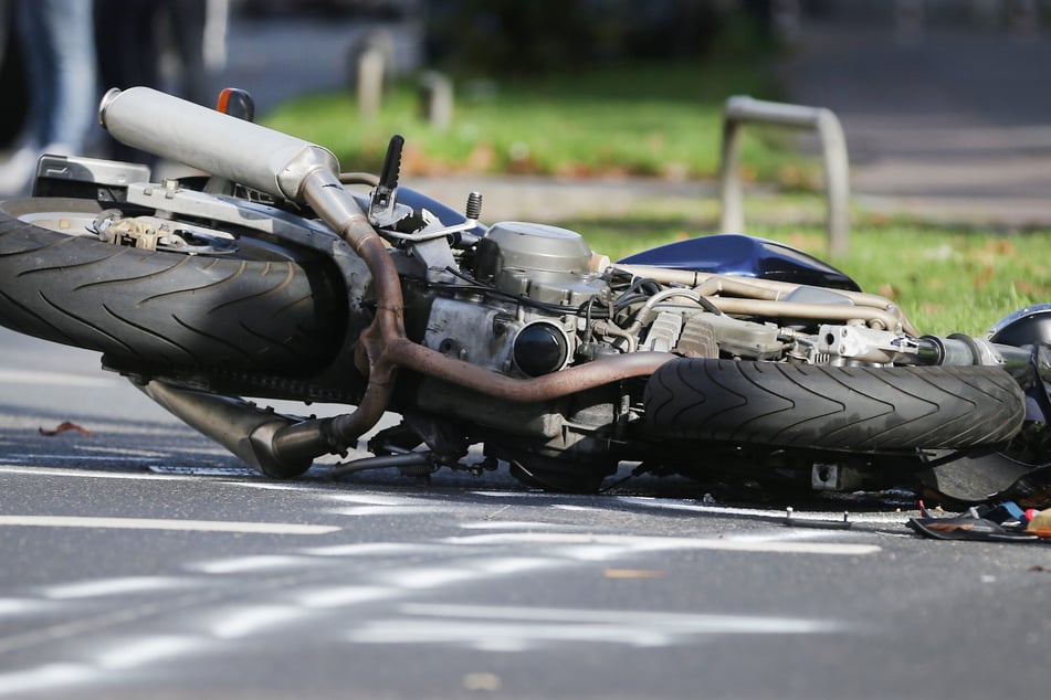 Warum der 38-Jährige die Kontrolle über das Motorrad verlor und anschließend stürzte, ist noch unklar. (Symbolfoto)