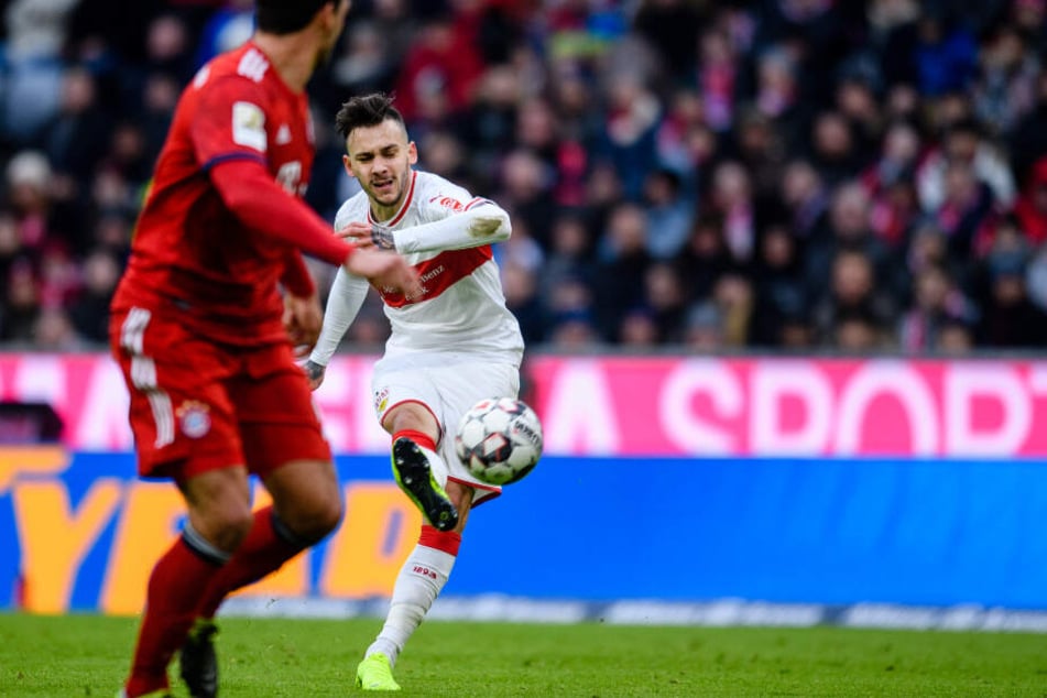 Bayerns Hummels schaut nur noch hinter her: Donis zieht ab zum 1:1-Ausgleich.