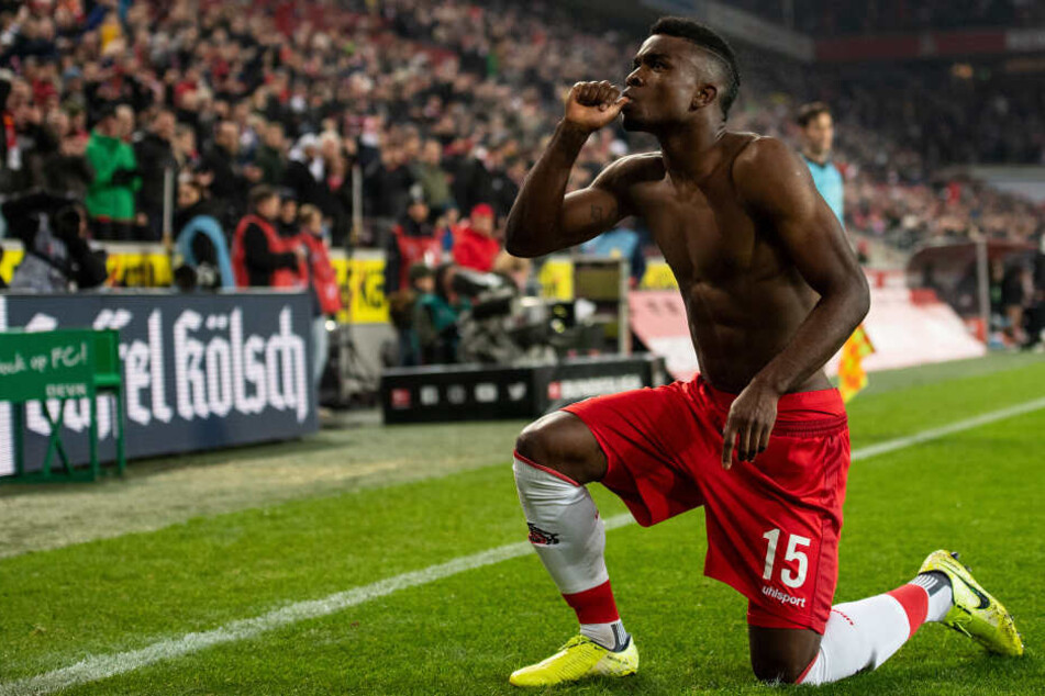 Kölns Torschütze Jhon Cordoba jubelt nach seinem Treffer zum 1:1 Ausgleich.