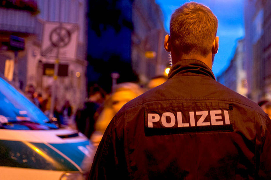 In der Dresdner Neustadt wurde ein Raubüberfall auf einen 17 Jahre alten Jungen verübt.