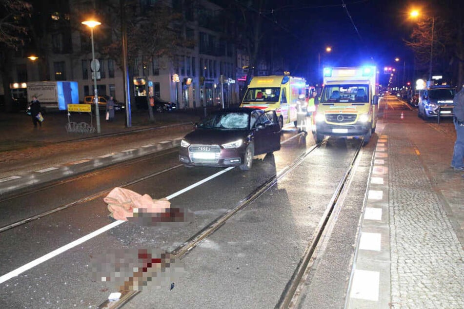Die Feuerwehr war mit 30 Einsatzkräften vor Ort, darunter 3 Notärzte.