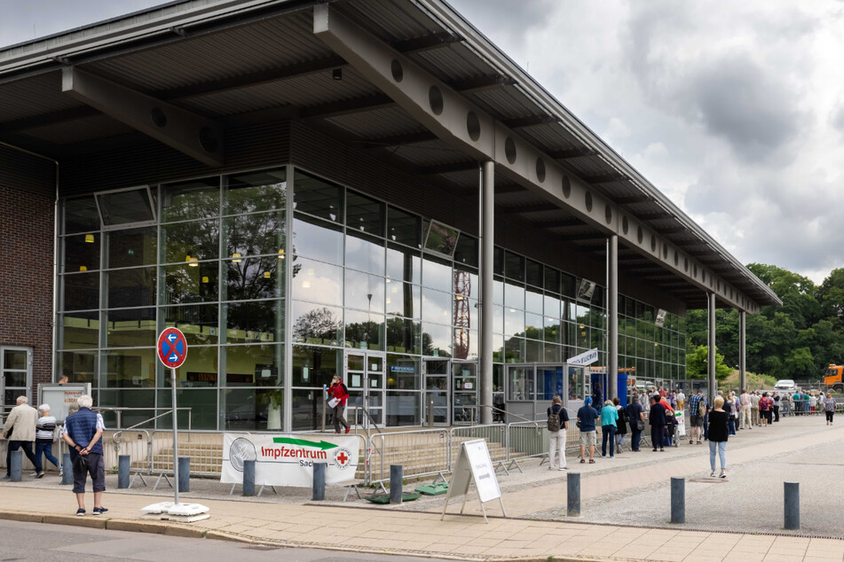 Sportlich: Das DRK-Impfzentrum befindet sich in der Richard-Hartmann-Halle. Bis vor zwei Jahren war es Domizil der Bundesliga-Basketballer Niners Chemnitz.