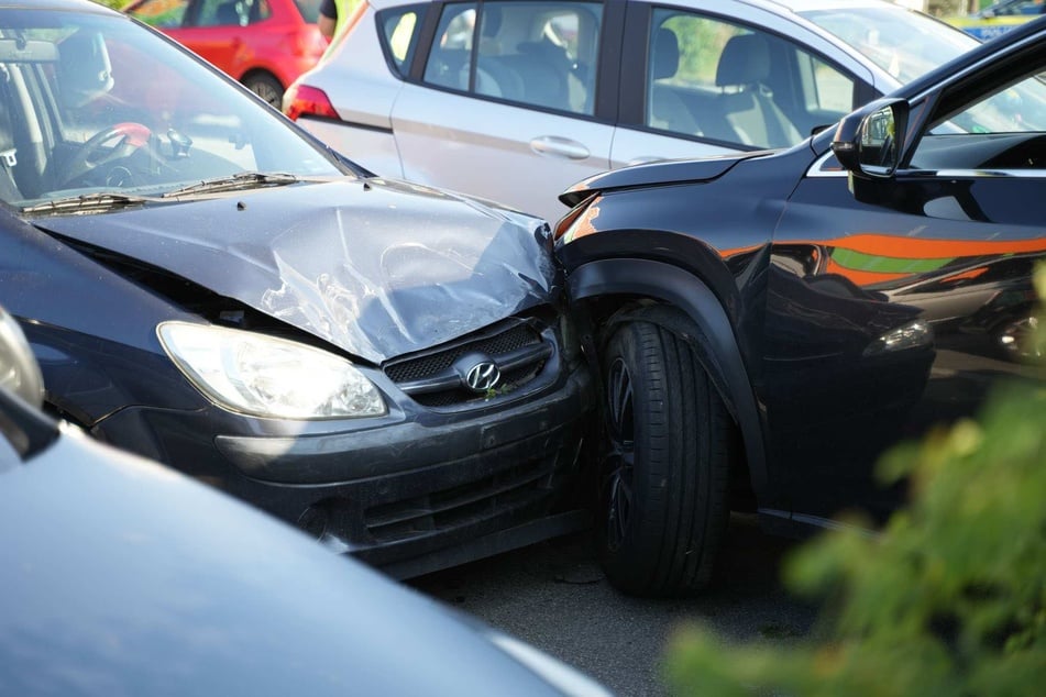 Ein Lexus krachte gegen einen Hyundai, löste damit eine verheerende Kettenreaktion aus.