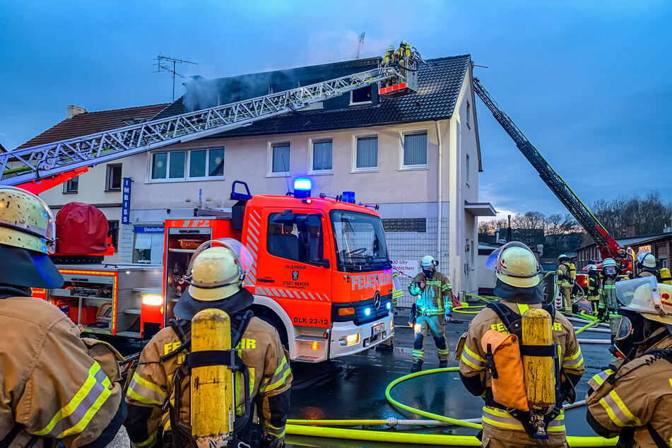Rund 70 Feuerwehrleute waren im Einsatz.
