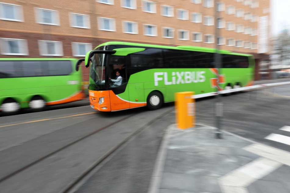 Am Fernbusbahnhof gibt es weder Warteräume noch Toiletten. (Symbolbild)