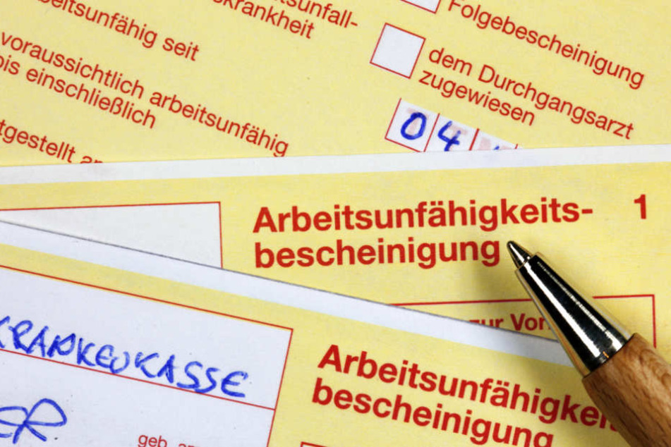 Arbeitnehmer brauchen eine offizielle Bescheinigung vom Arzt, wenn sie wegen einer Krankheit nicht arbeitsfähig sind.