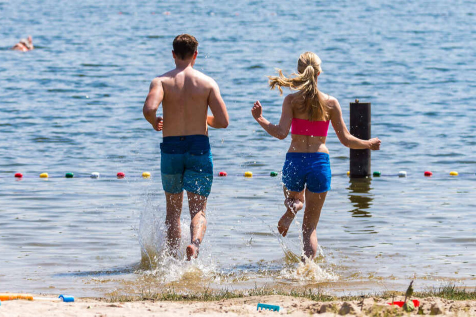 Packt die Badehose und den Bikini ein und ab an den See oder ins Freibad!